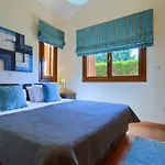 3 Bedroom Madelini With Private Pool, Aphrodite Hills * קוקליה
