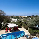3 Bedroom Madelini With Private Pool, Aphrodite Hills קוקליה