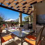 וילה 3 Bedroom Madelini With Private Pool, Aphrodite Hills קוקליה