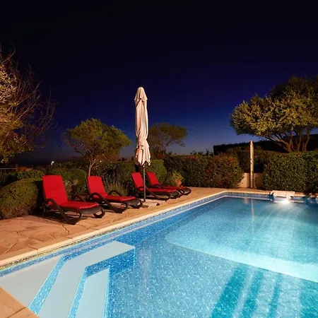 3 Bedroom Madelini With Private Pool, Aphrodite Hills Κούκλια