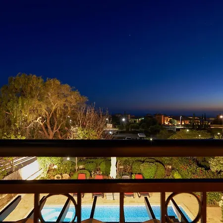 3 Bedroom Madelini With Private Pool, Aphrodite Hills فيلة