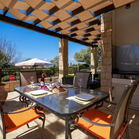 Βίλα 3 Bedroom Madelini With Private Pool, Aphrodite Hills Κούκλια
