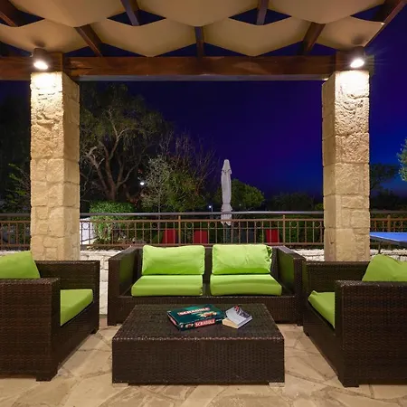 3 Bedroom Madelini With Private Pool, Aphrodite Hills Villa Kúklia