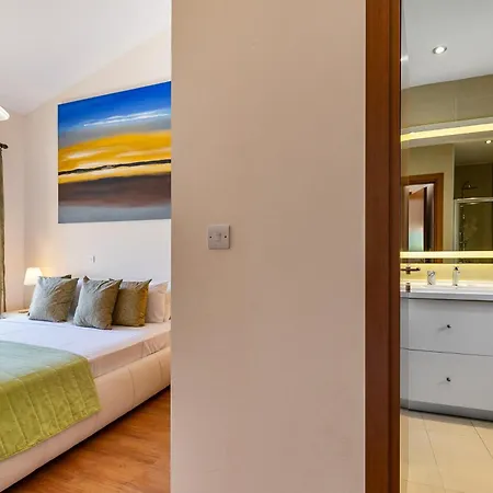 3 Bedroom Madelini With Private Pool, Aphrodite Hills * كوكليا