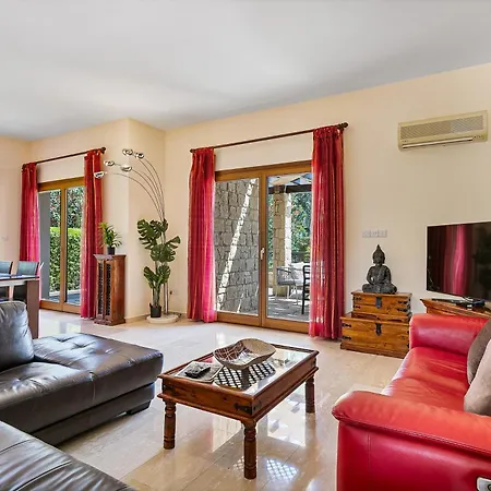 Βίλα 3 Bedroom Madelini With Private Pool, Aphrodite Hills *