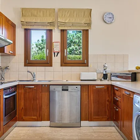 3 Bedroom Madelini With Private Pool, Aphrodite Hills * Κούκλια