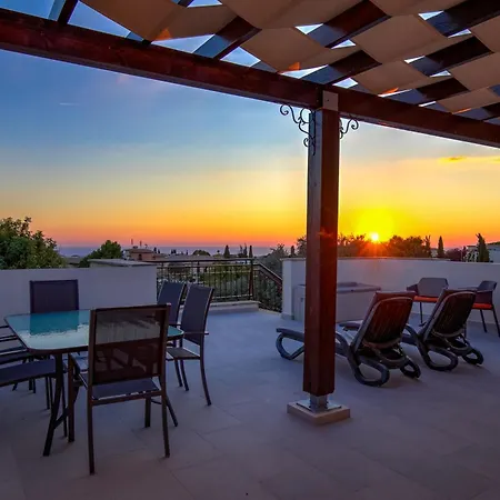 3 Bedroom Madelini With Private Pool, Aphrodite Hills Βίλα Κούκλια