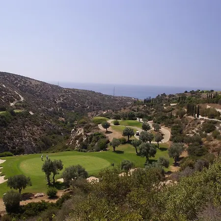 3 Bedroom Madelini With Private Pool, Aphrodite Hills Βίλα *