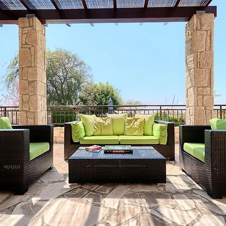 3 Bedroom Madelini With Private Pool, Aphrodite Hills Vilă