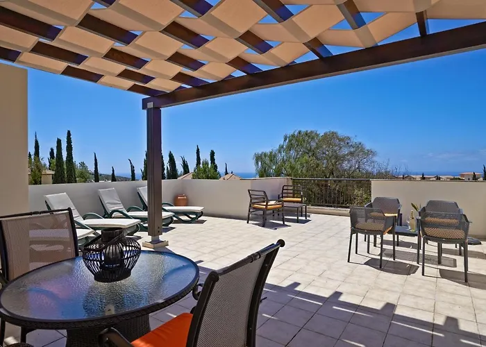 3 Bedroom Madelini With Private Pool, Aphrodite Hills Vila *