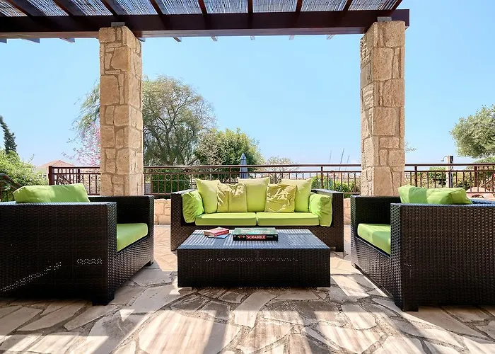 3 Bedroom Madelini With Private Pool, Aphrodite Hills Vila